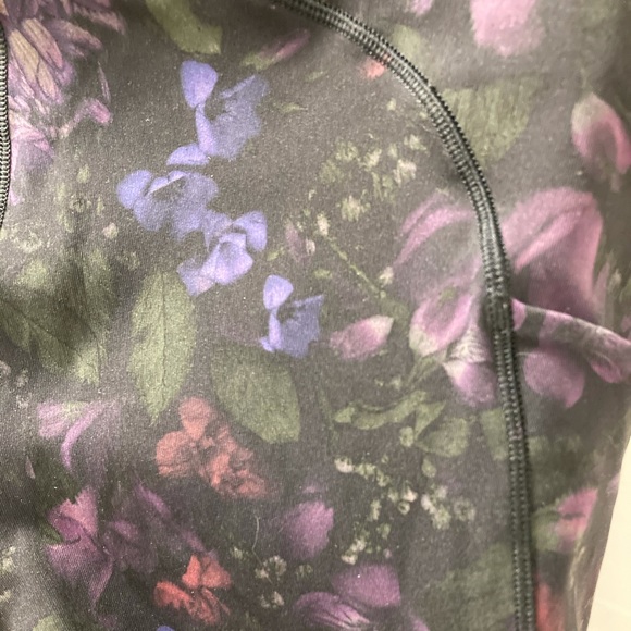 lululemon crops 4 - Picture 6 of 6